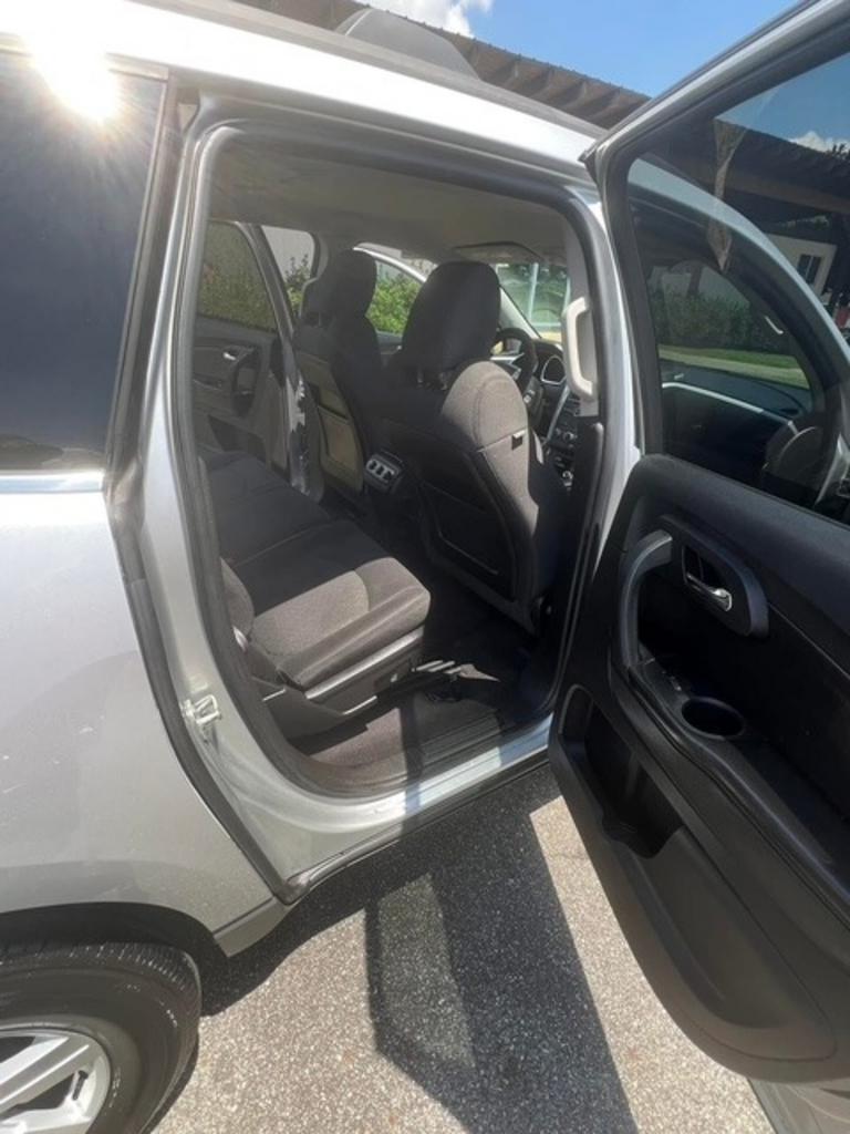 2010 Chevrolet Traverse 1LT - Photo 13