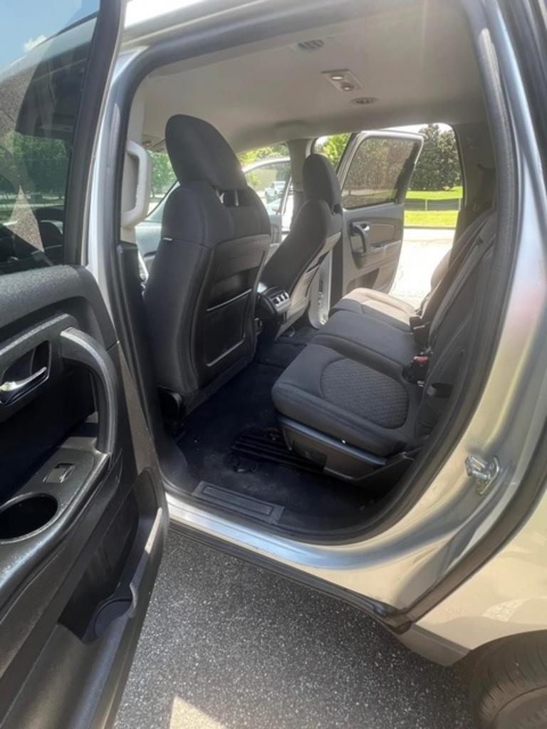 2010 Chevrolet Traverse 1LT - Photo 10